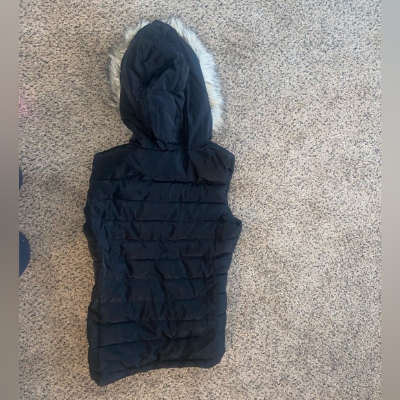Vest with faux fur hood - Picture 4 of 7